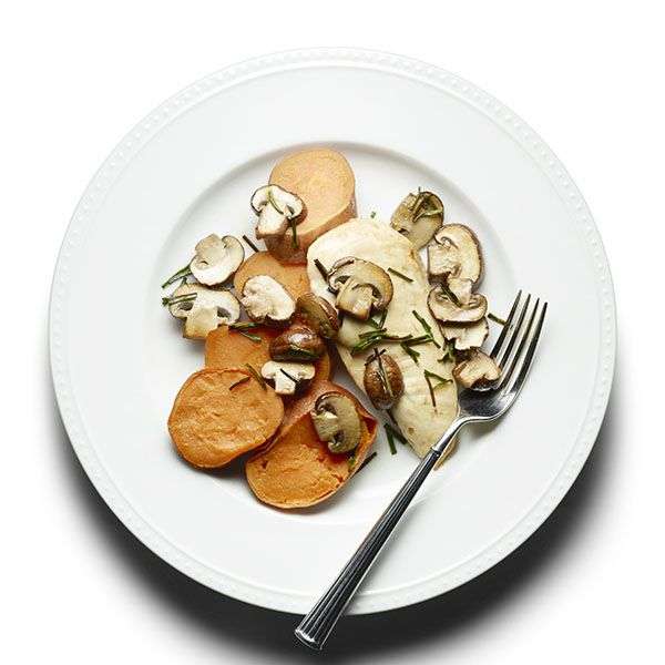 23. Frango assado com cogumelos e batata doce