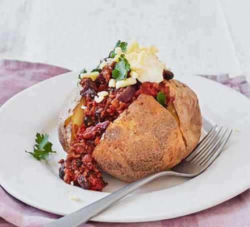Baked chilli & jacket potatoes