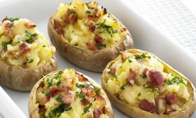 Batata assada recheada com Mussarela e Calabresa