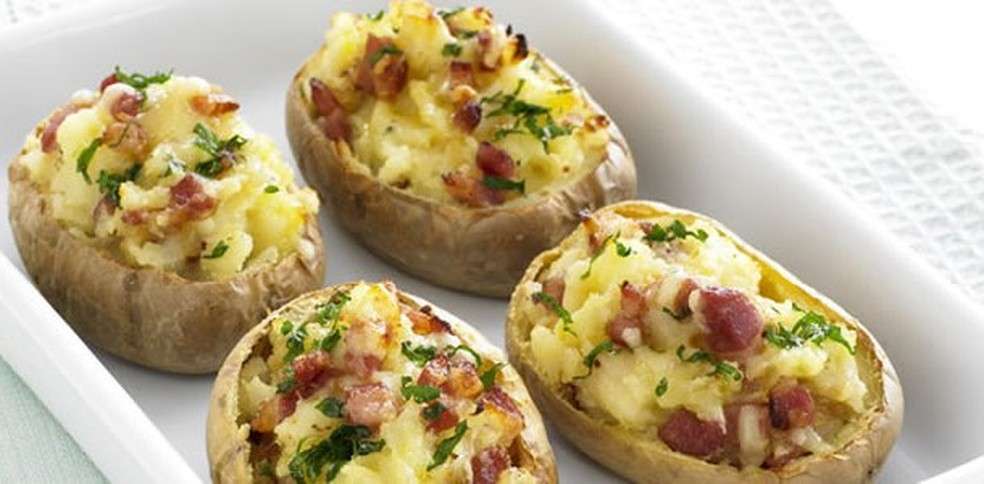 Batata assada recheada com Mussarela e Calabresa