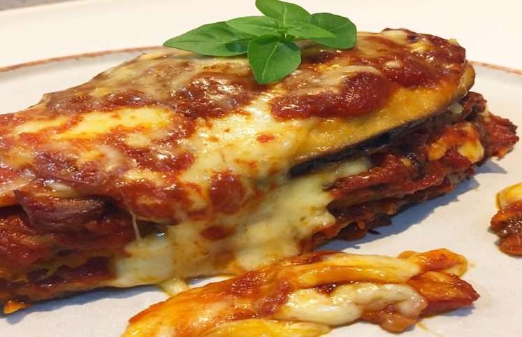 Berinjela à Parmegiana