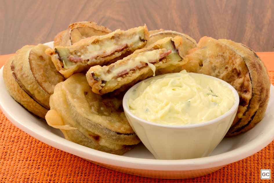 Receita de Berinjela recheada e empanada