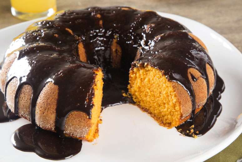 Bolo de Cenoura Low Carb com Calda de Brigadeiro Fit