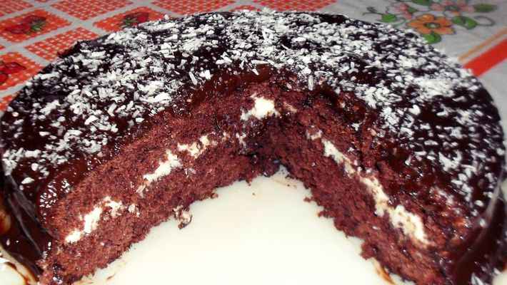Bolo de Chocolate com Coco (Prestígio)