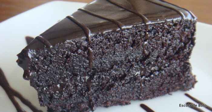 Bolo de chocolate bem cremoso