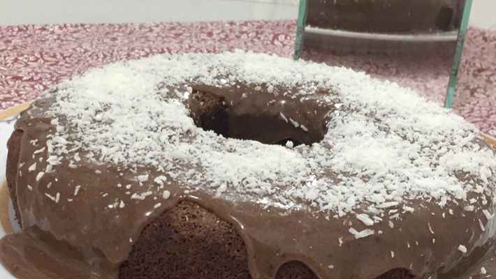 Bolo de chocolate com coco sem farinha