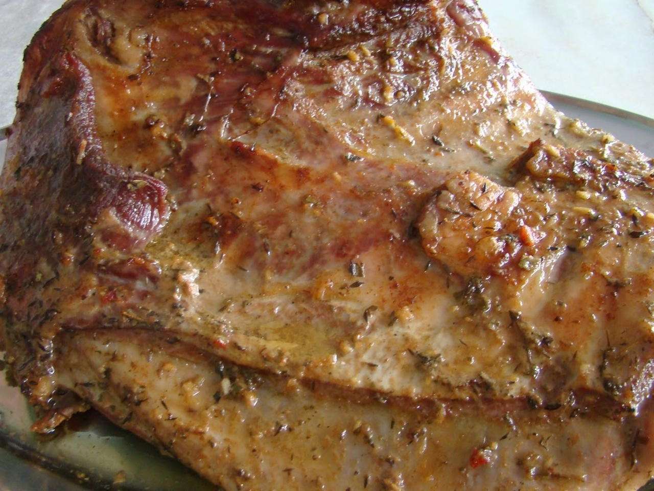 Carneiro Assado No Forno Temperado com Vinho