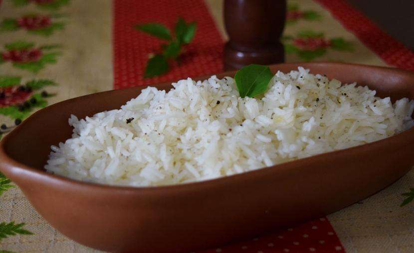 Como fazer arroz branco soltinho
