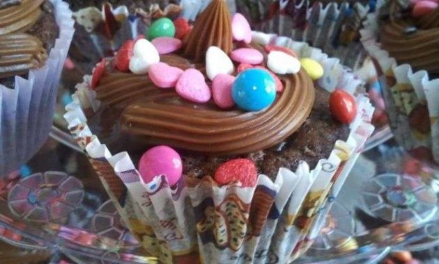 Cupcake de chocolate festeiro (super fácil)