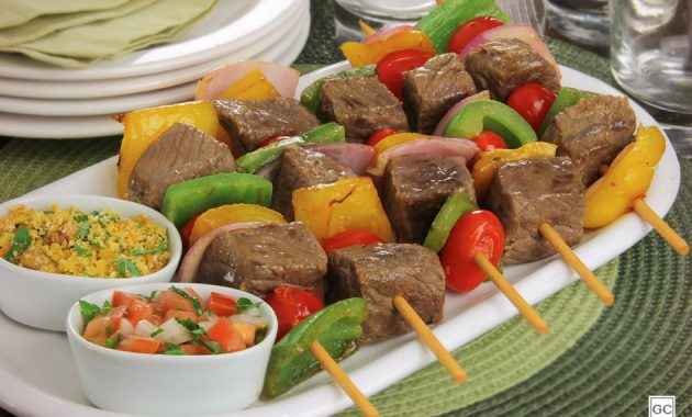 Receita espetinho de carne com legumes