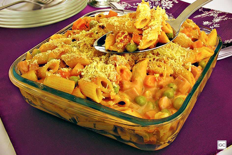 Macarrão de forno com requeijão