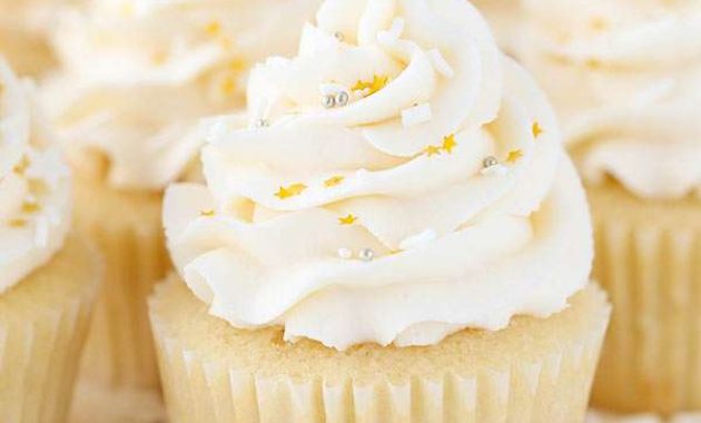 Moist Vanilla Cupcakes