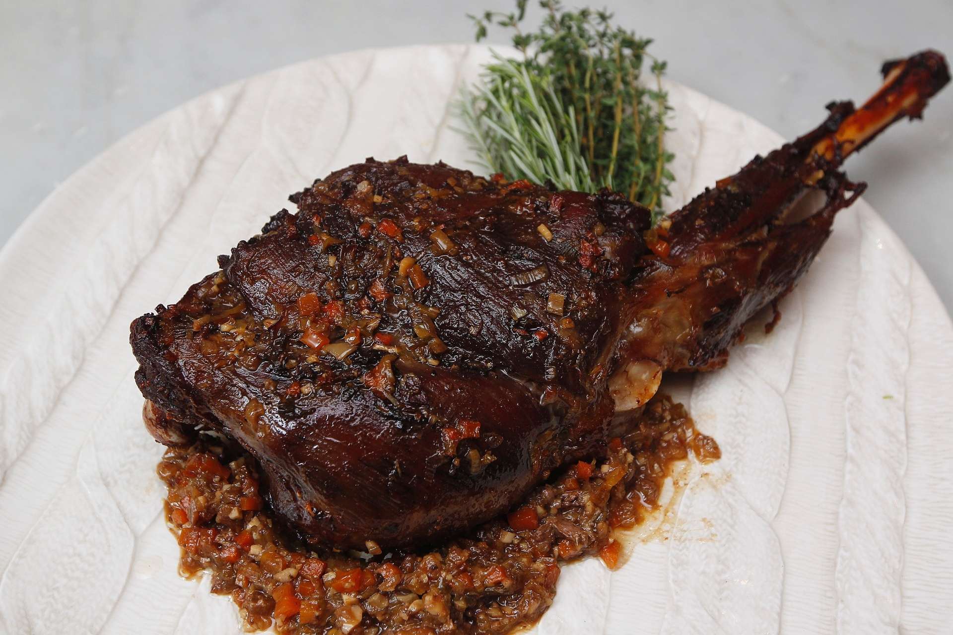 Pernil de Cordeiro Assado com Tomilho