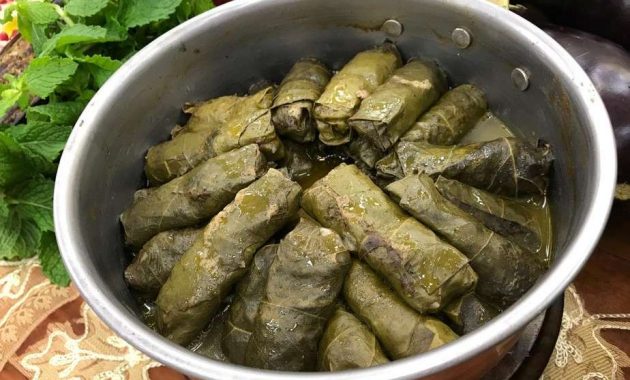 RECEITA DE CHARUTOS DE FOLHA DE PARREIRA