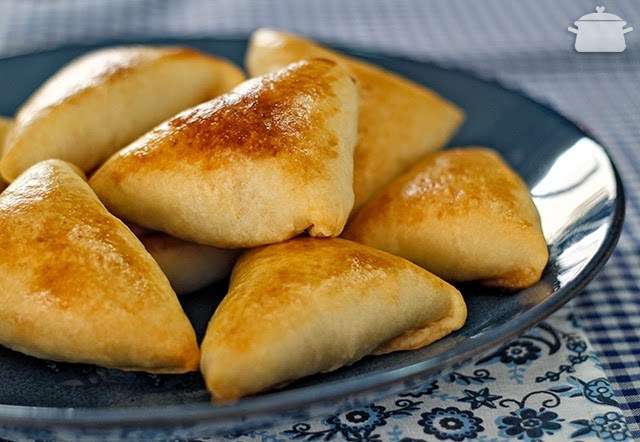 RECEITA DE  ESFIHA DE COALHADA DURA