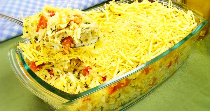 Receita de Arroz de forno cremoso com batata palha para almoço