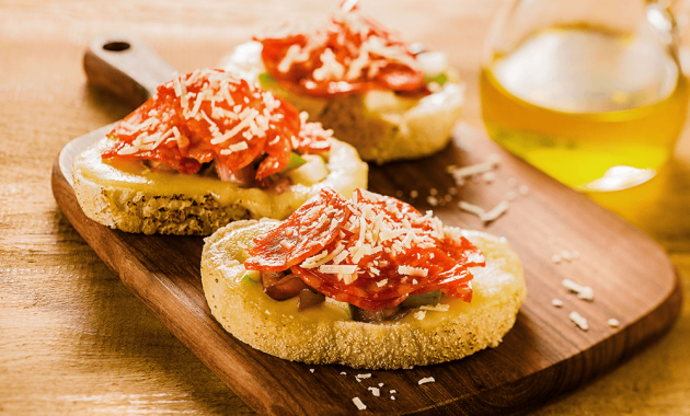 Receita de Bruschettas de calabresa com maçã