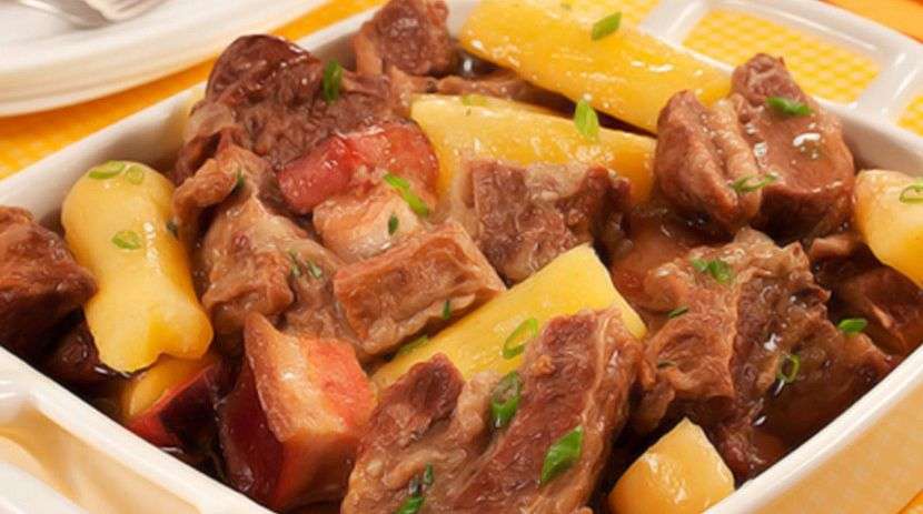 Receita de Carne de panela com mandioca e linguiça