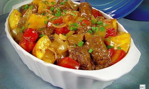 Receita de Carne de panela com mandioca e tomate