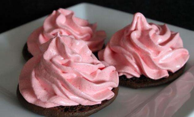 Receita de Cobertura de cupcake com gelatina de morango
