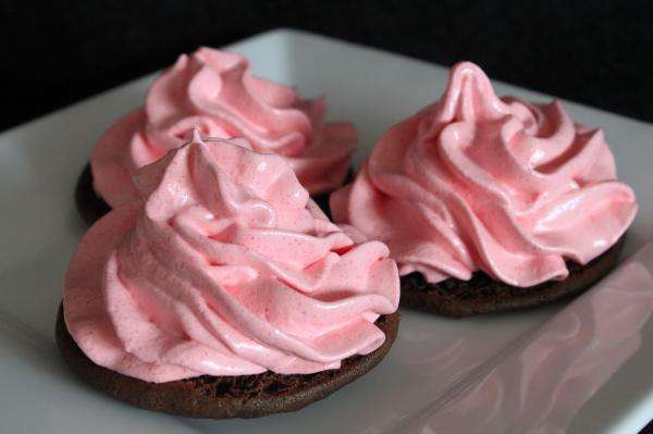 Receita de Cobertura de cupcake com gelatina de morango