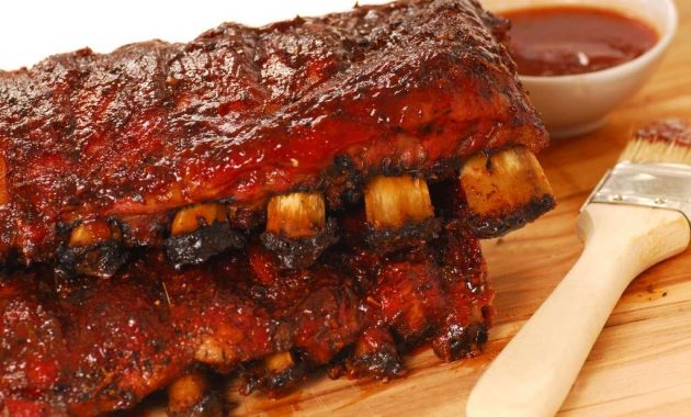 Receita de Costela de Porco Assada com Molho Barbecue