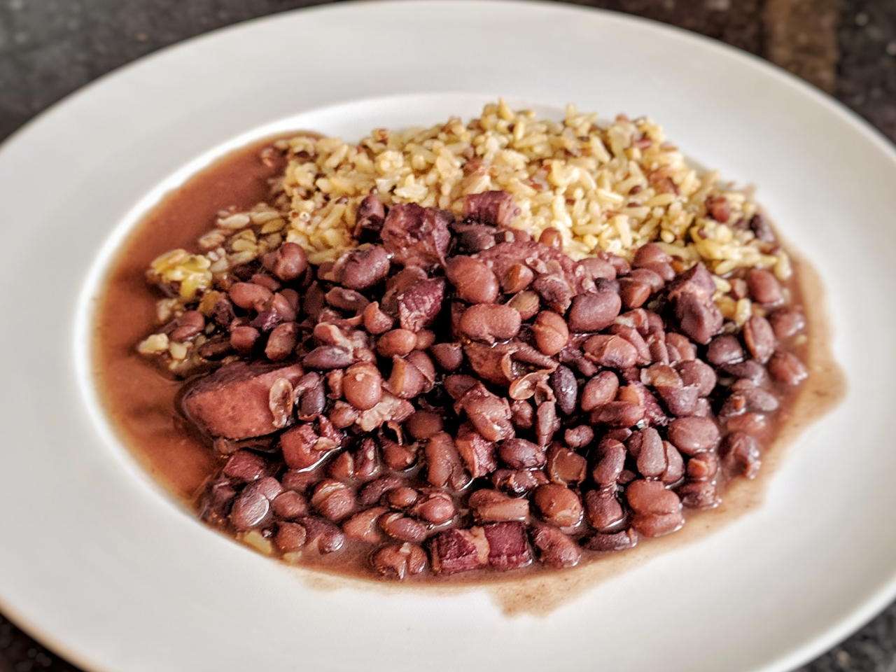 Receita de Feijão Preto Com Linguiça e Bacon