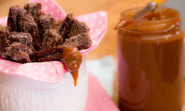 Receita de Mini Churros de Chocolate Ultra Crocante com Doce de Leite