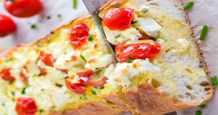 Receita de Pão de alho com tomate