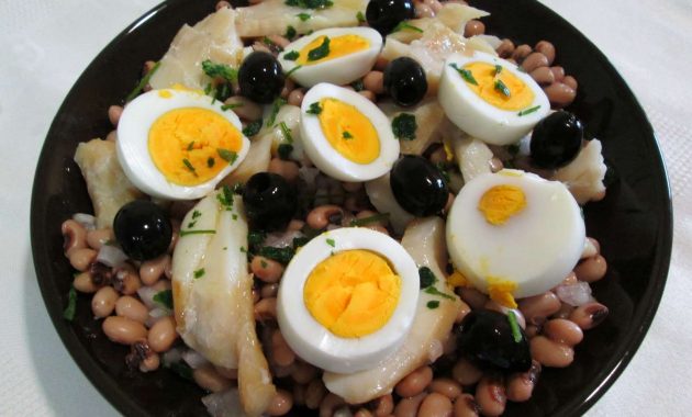 Receita de Salada de Feijão Frade com Bacalhau para almoço Rápido delicioso