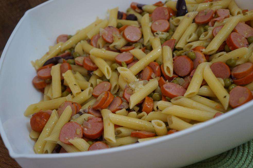 Receita de Salada de pene com salsicha para almoço rápido