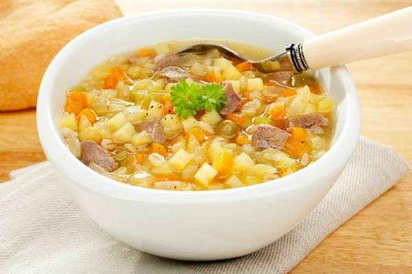 Receita de Sopa de Legumes com Carne e Macarrão