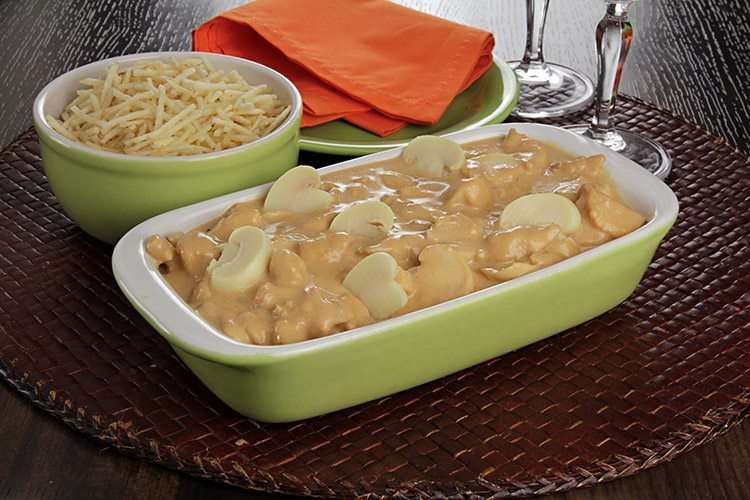 Receita de estrogonofe de frango rápido e delicioso para almoço
