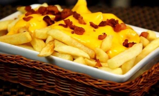 Receita Deliciosa de Batata Frita com Cheddar e Bacon