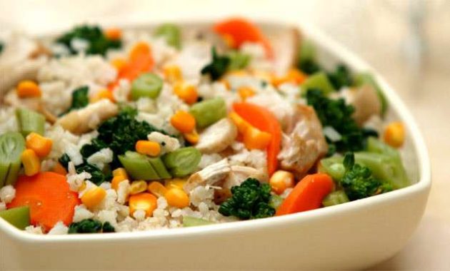 Receita de Arroz integral com frango e legumes