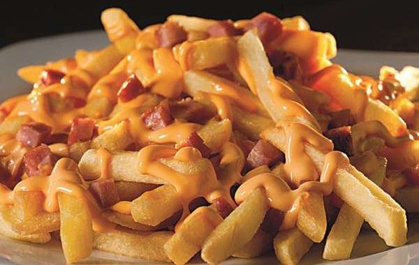 Receita de Batata frita com queijo e recheio de bacon TudoGostoso