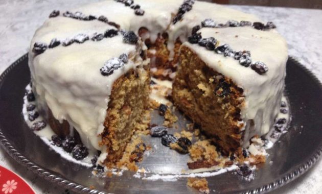 Receita de Bolo de Natal com Cobertura de Uva Passa