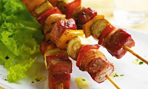 Receita de Espetinhos mistos assados