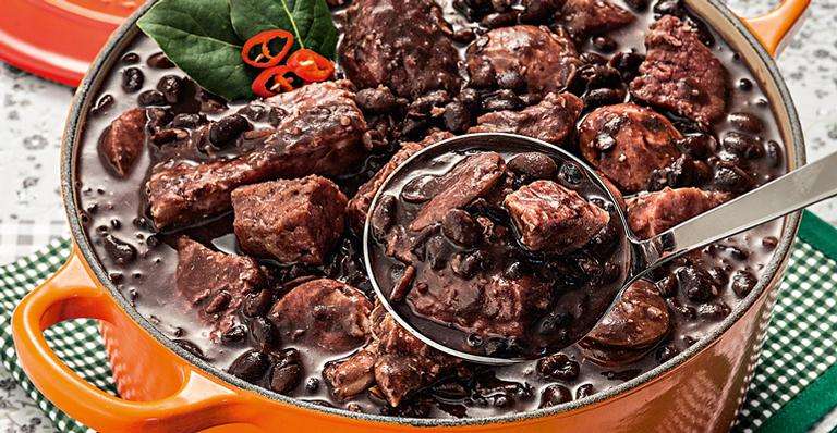 Receita de Feijoada de Feijão Preto Fácil