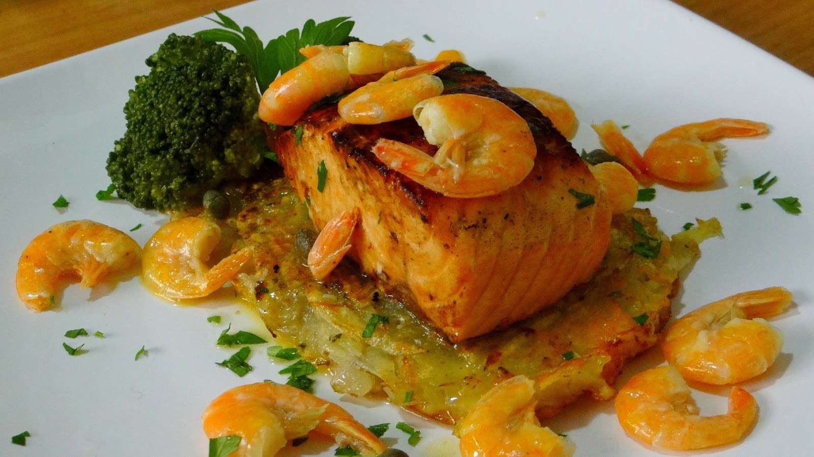 Receita de Filet de Salmão ao Molho de Camarão 