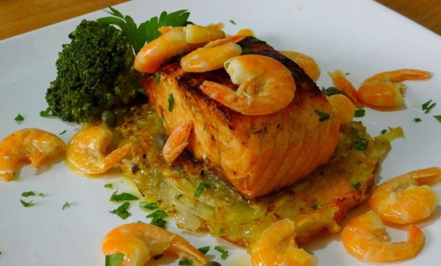 Receita de Filet de Salmão ao Molho de Camarão