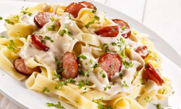 Receita de Macarronada ao molho branco co bacon e calabresa