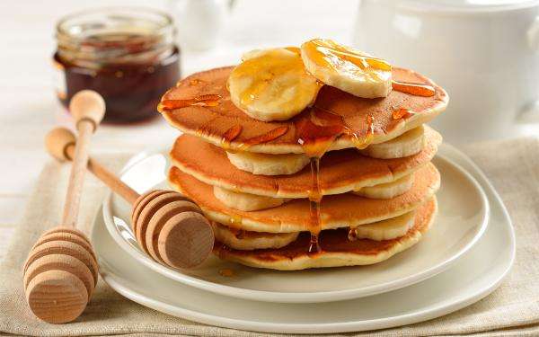 Receita de Panqueca americana com banana e mel