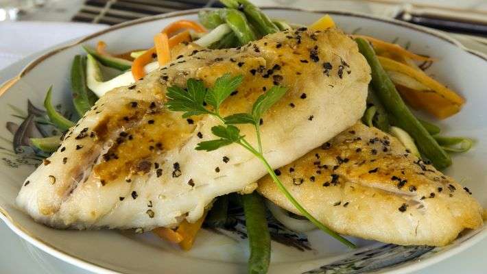 Receita de Peixe grelhado com legumes Julienne 
