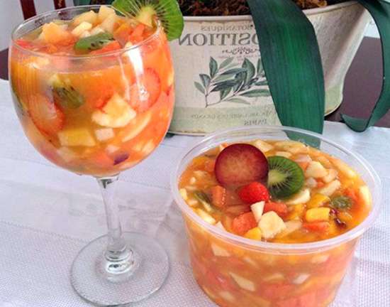 Receita de Salada de Frutas com Suco de Laranja