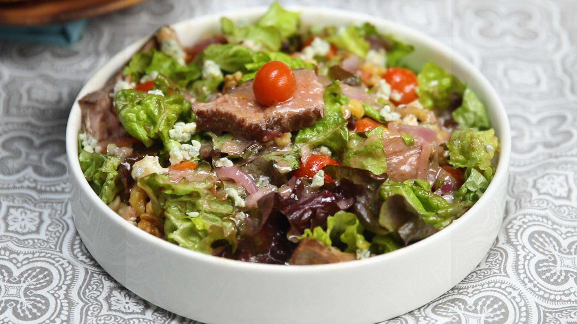 Receita de Salada de bife com pouco carboidrato e vinagrete de Dijon