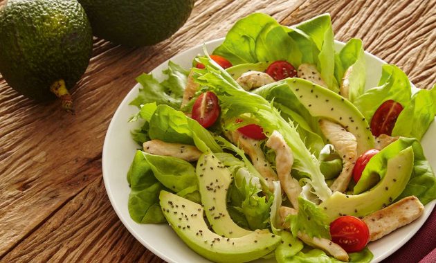 Receita de Salada de frango com abacate