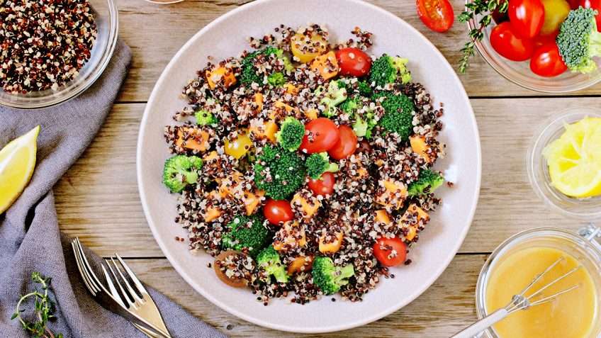 Receita de Salada de quinoa, brócolis e batata doce