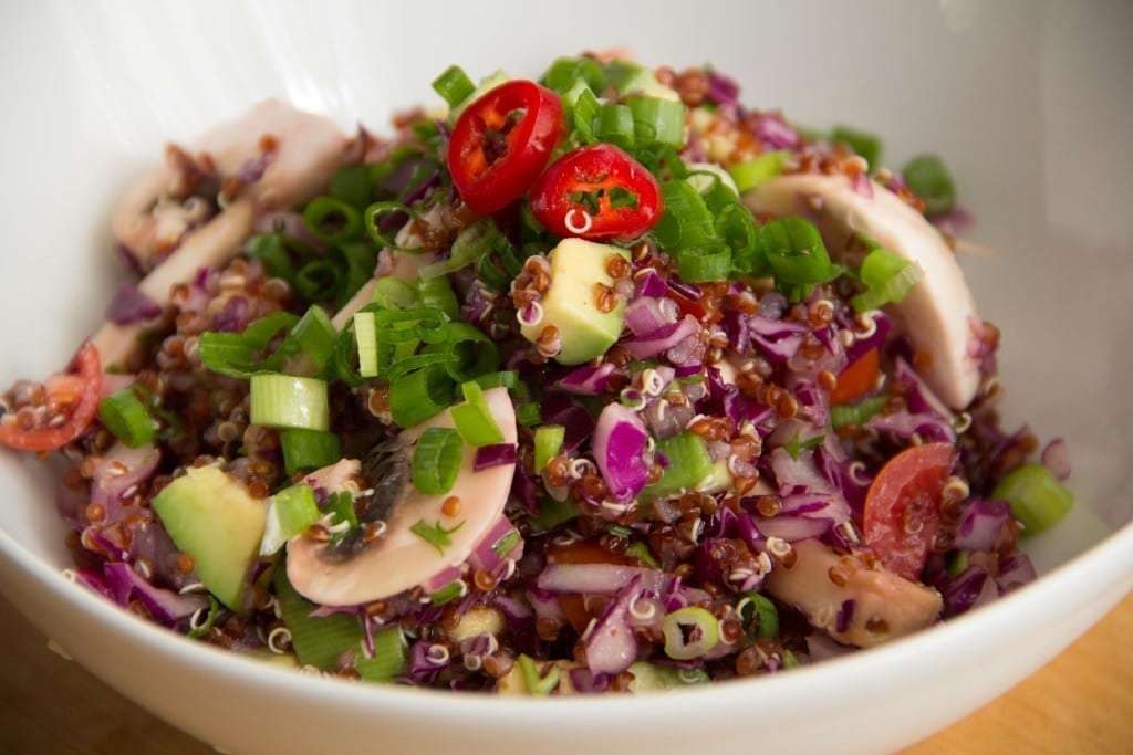 Receita de Salada de quinoa colorida e saudável