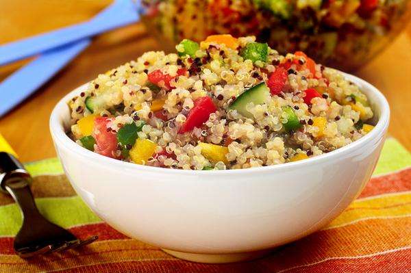 Receita de Salada de quinoa com tomate e pimentão